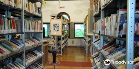 Biblioteca Chiesa Rossa