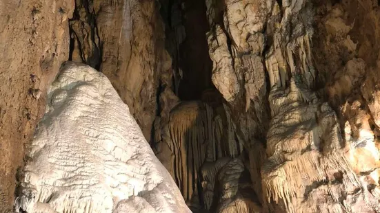 Uhlovitsa Cave