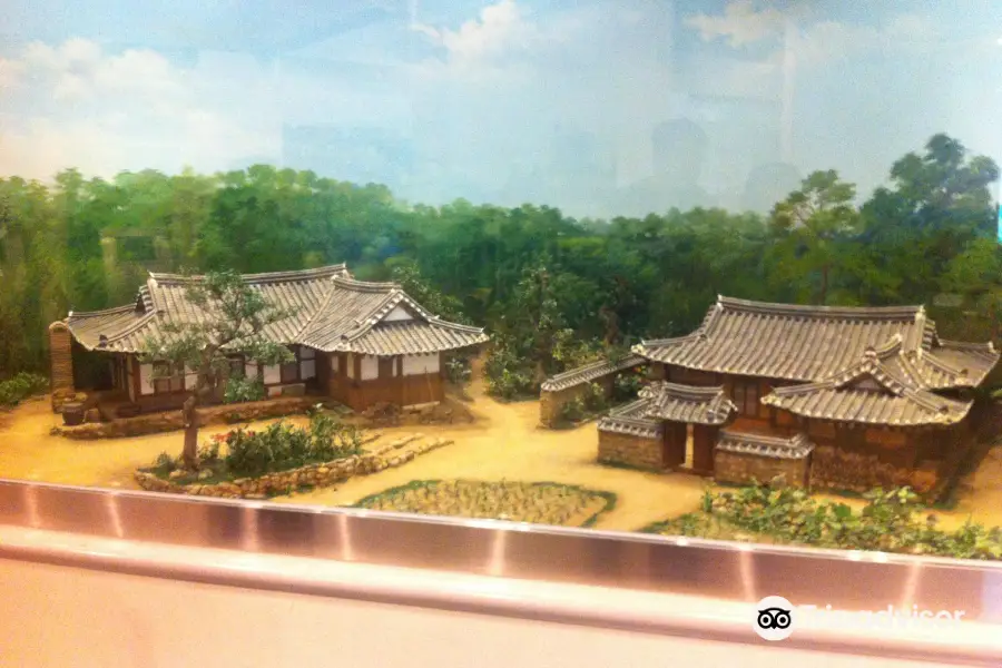 Sokcho City Museum & Displaced Civilians Folk Village