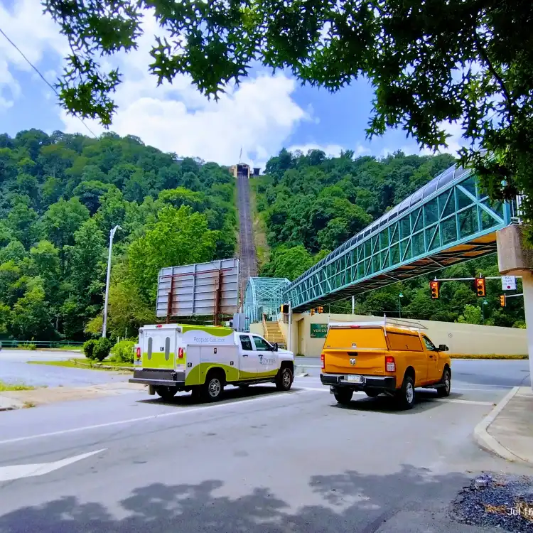 Hotels in Westmont