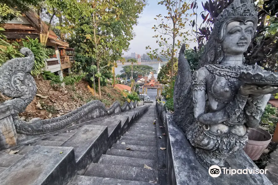 วัดพระธาตุดอยภูเข้า