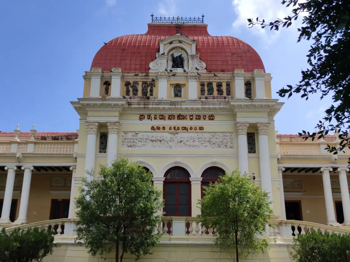 Hotel in zona Oriental Research Institute