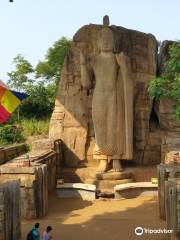 Avukana Buddha Statue