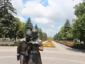 Monument Shurik and Lidochka