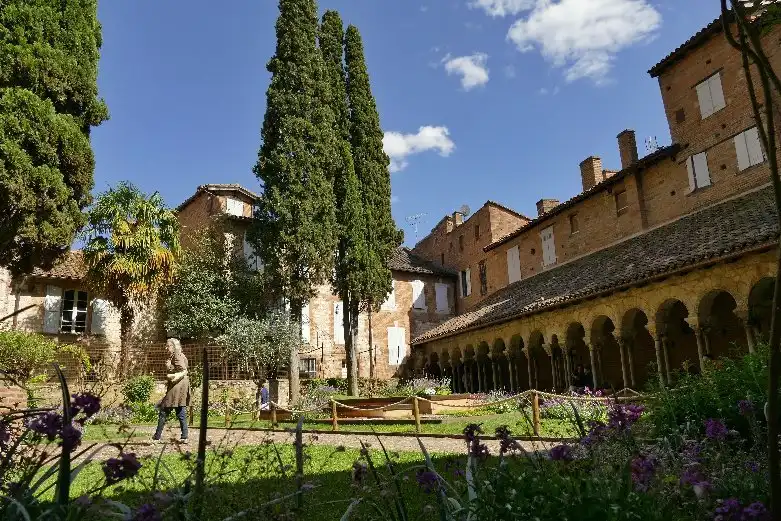 Hotels near Church of St. Salvy