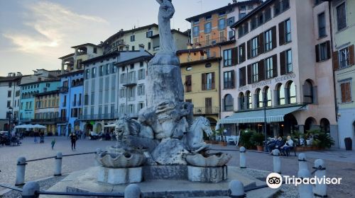 Fontana di Piazza XIII Martiri di Lovere