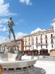 Fontana vecchia a piedi piazza