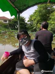 Khlong Lat Mayom Floating Market