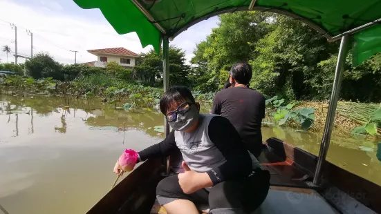 Khlong Lat Mayom Floating Market