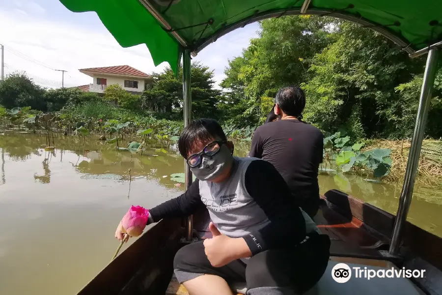 Khlong Lat Mayom Floating Market