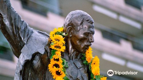 Freddie Mercury statue