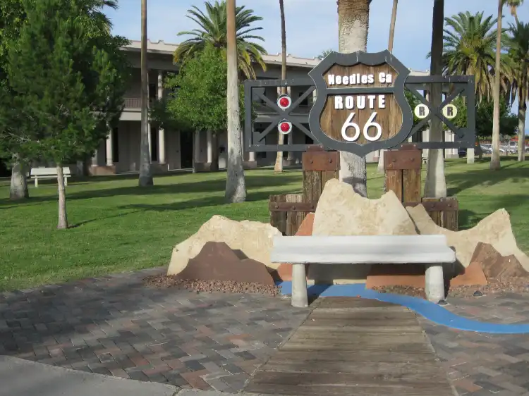 Hotels near El Garces Train Station
