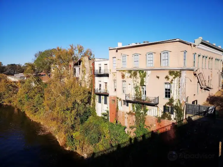 Hotels near Edmund Pettus Bridge