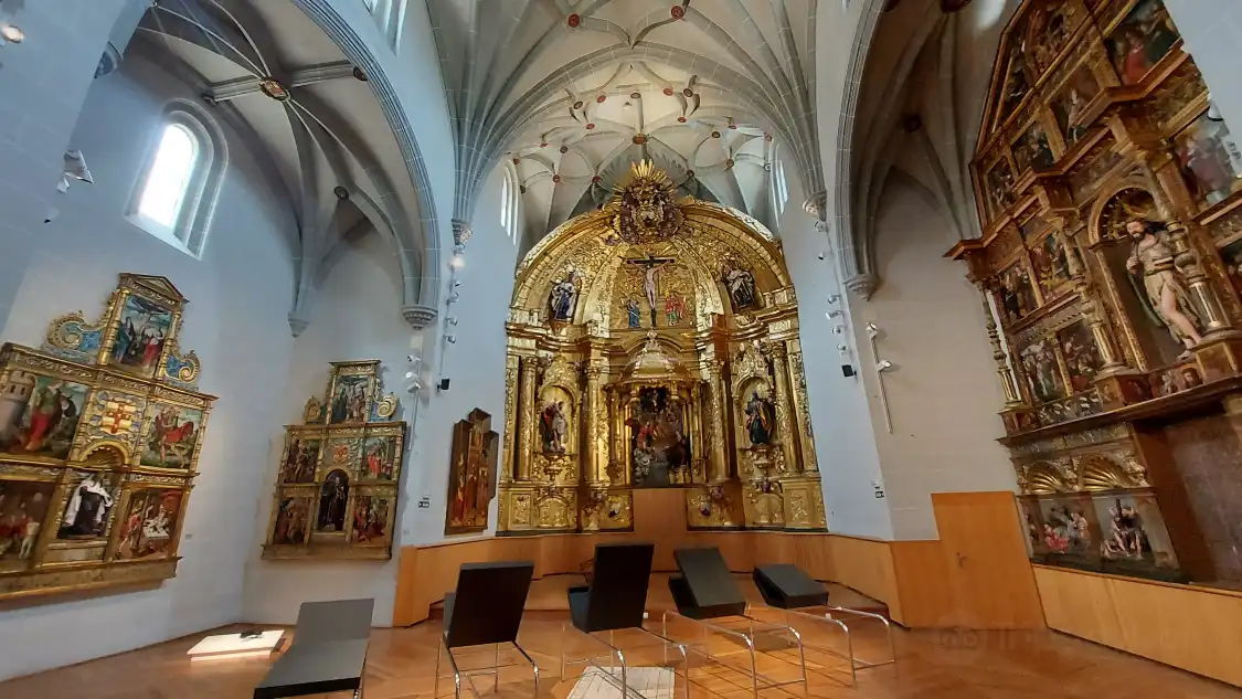 Hotels near Museum of Navarre