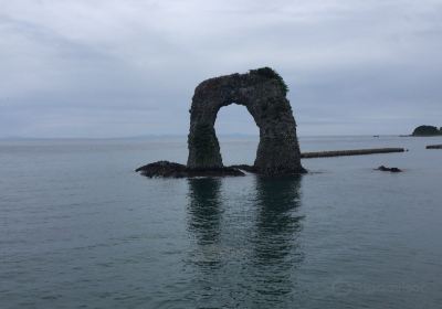 鍋釣岩