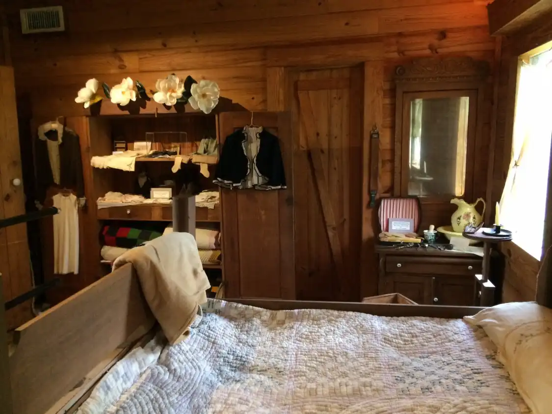 Hotels near "Tex" Ritter Historical Park