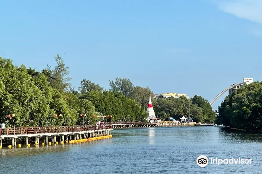 Phra Chedi Klang Nam (Samut Chedi)