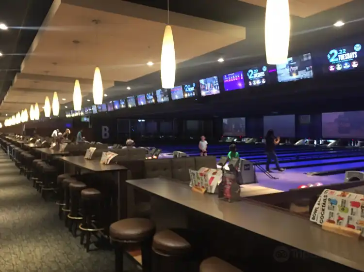 Hotels near Action Bartending School