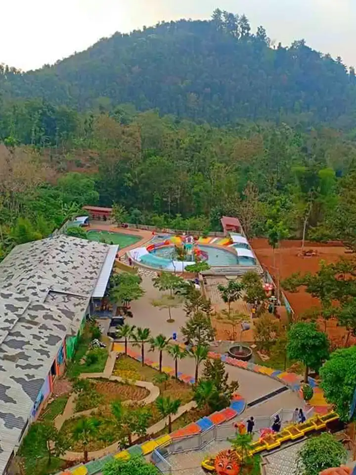 Hotels in Wonosalam