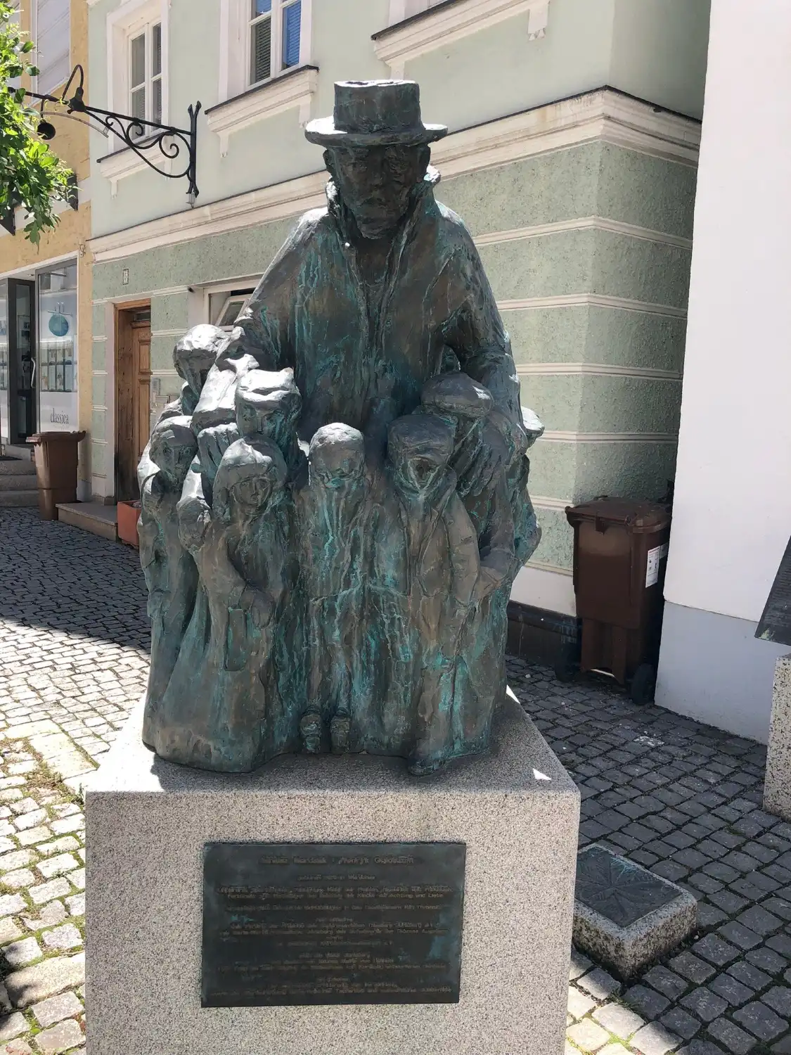 Hotels near Das Korczak-Denkmal