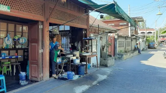 Trok Ban Chin (Ban Chin Alley)