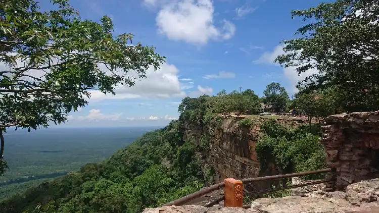 Các khách sạn gần Phra Wihan Phet Meritorious Place