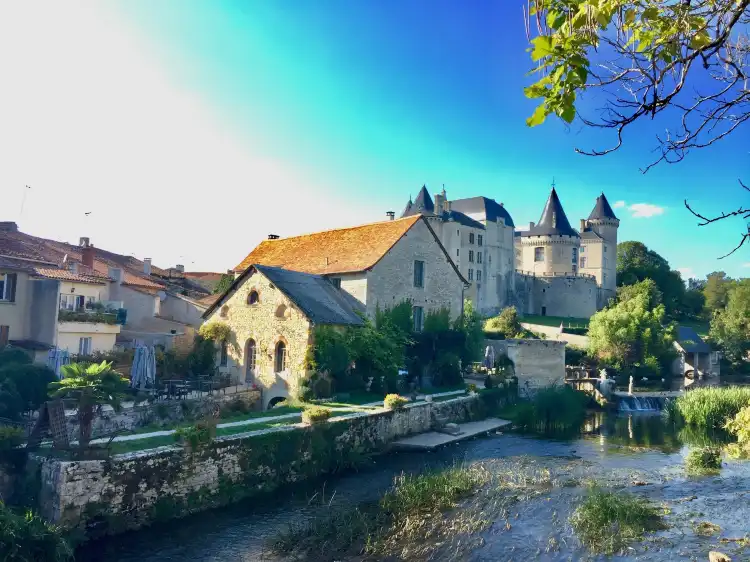 Hotels in Verteuil-sur-Charente