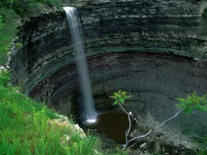 Devil's Punchbowl Conservation Area