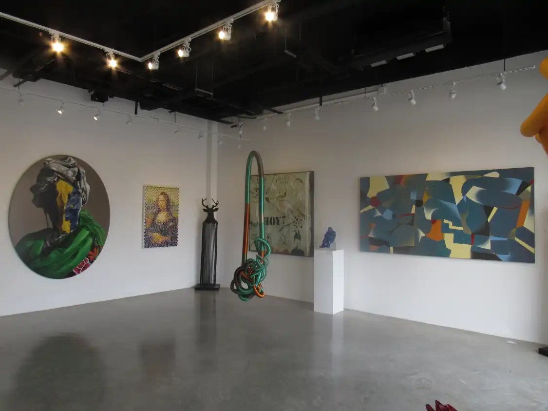 Hotels near Alfredo Ginocchio Gallery