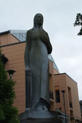 Speir Bhean Monument