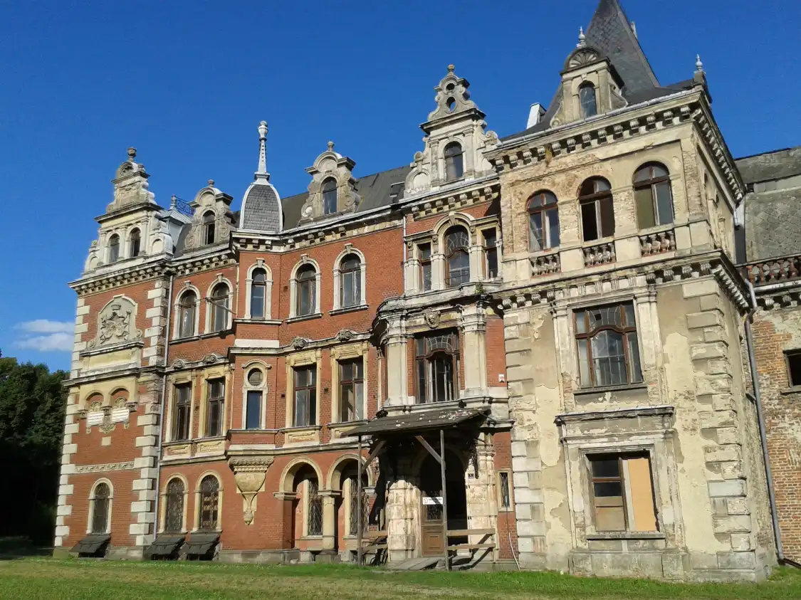 Hotels near Palace and Park in Krowiarki