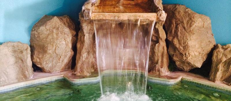 Surfari Joes Indoor wilderness water park