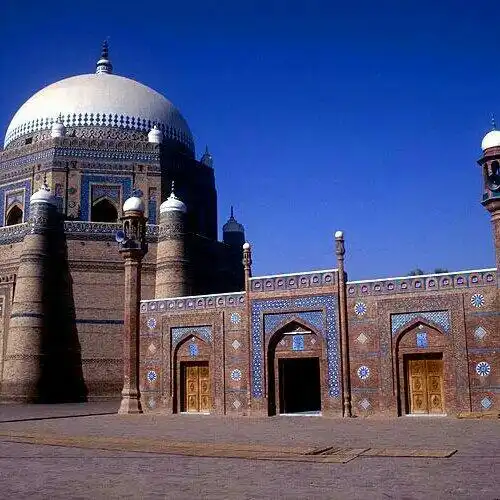 Hotels near Multan fort