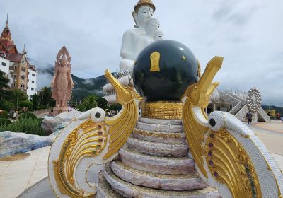 Wat Phra That Pha Sorn Kaew