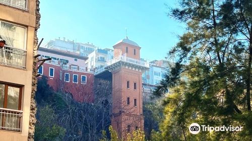 İzmir Historical Elevator Building