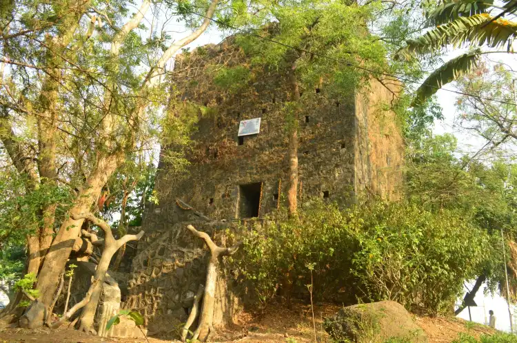 Hotels near Belapur Fort