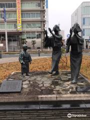 Statues at Fukuchiyamadori
