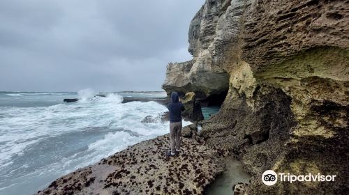 Waenhuiskrans Caves