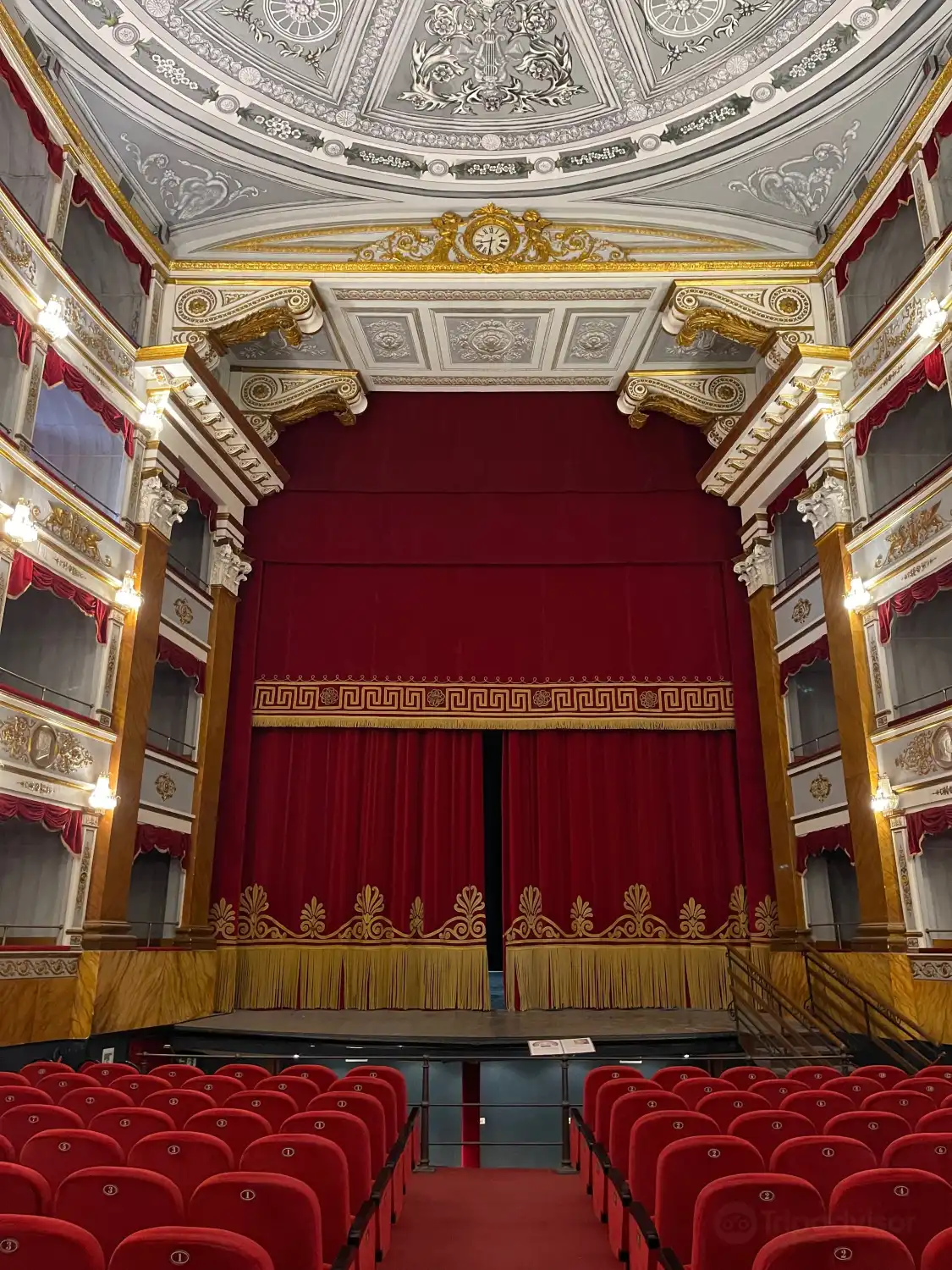 Отели рядом с достопримечательностью «Teatro Tina Di Lorenzo»
