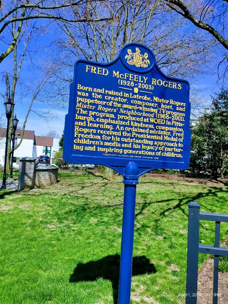 Hotels near Mister Rogers' Park Bench
