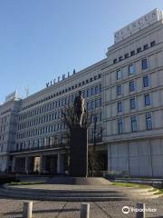 Statue of Charles de Gaulle