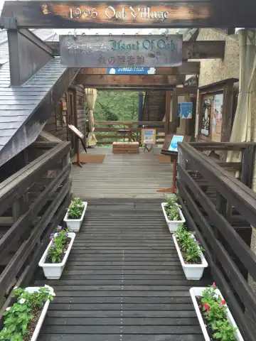 Oak Village附近的飯店