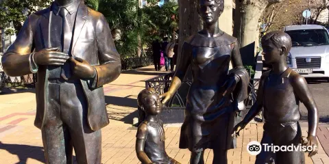 Monument to the Characters of Movie Brilliantovaya Ruka