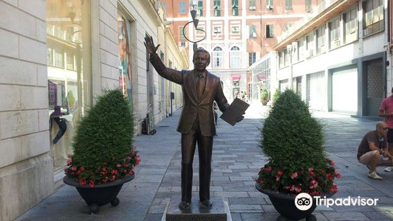 Statua di Mike Bongiorno