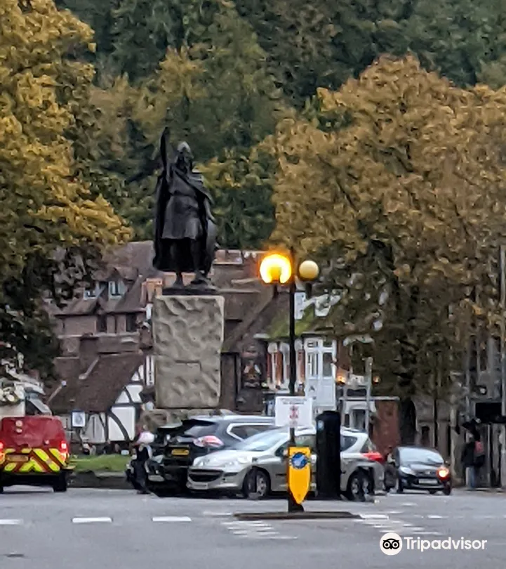 4_Statue of Alfred the Great