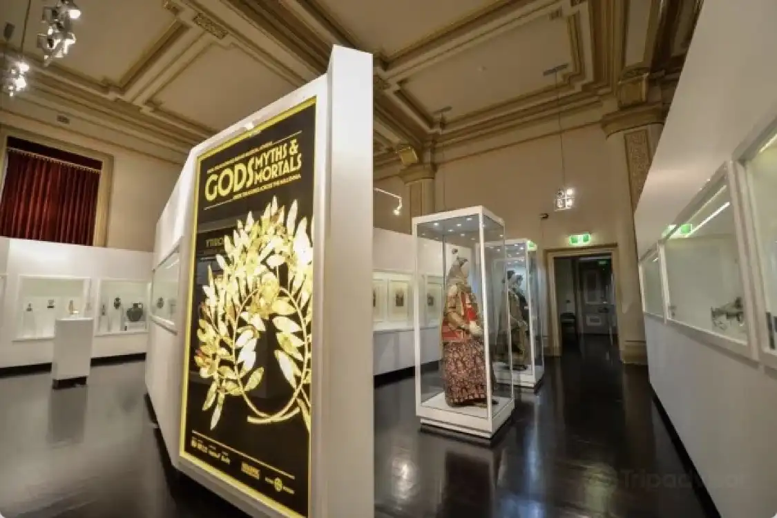 Hotels near Hellenic Museum