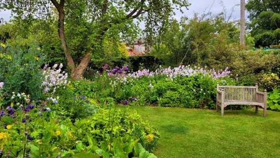 Stillingfleet Lodge Gardens