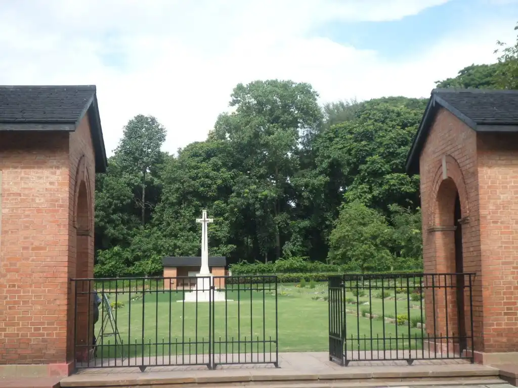 Hotels near Chittagong Commonwealth War Cemetery