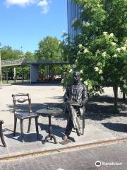 Statue of Peter Carl Faberge