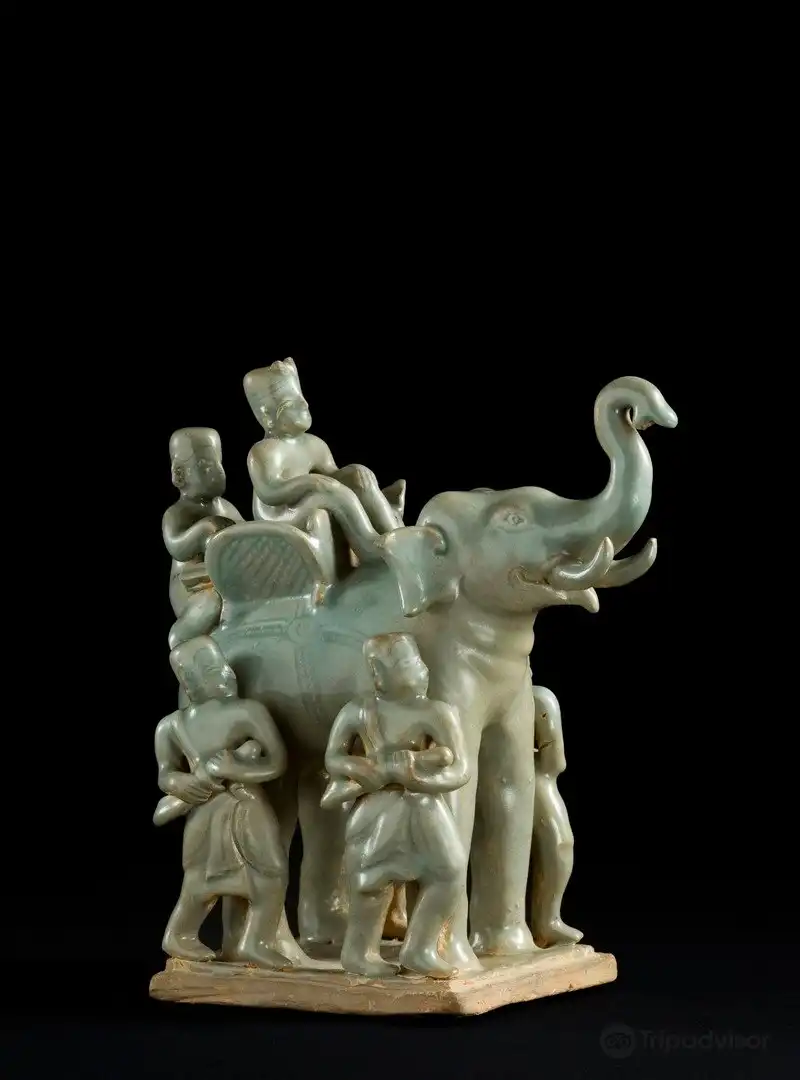 Hotels near Southeast Asian Ceramics Museum